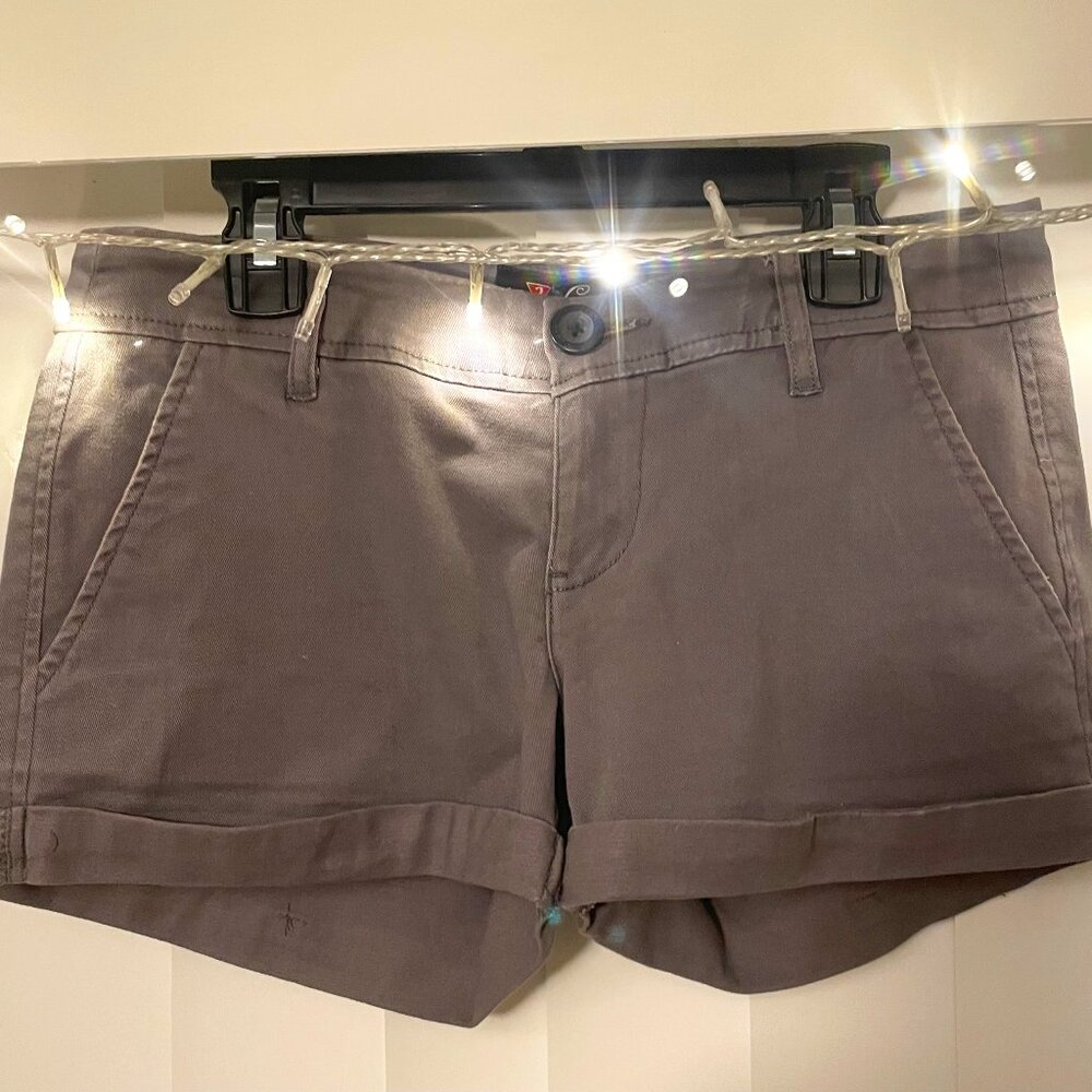 LAST 📞 Call NWT GUESS Distressed Rolled Cuff Shorts (24W)
